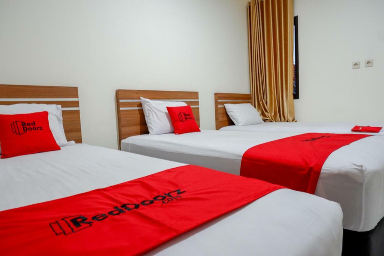 Reddoorz Near Living Plaza Purwokerto Hotel Exterior photo