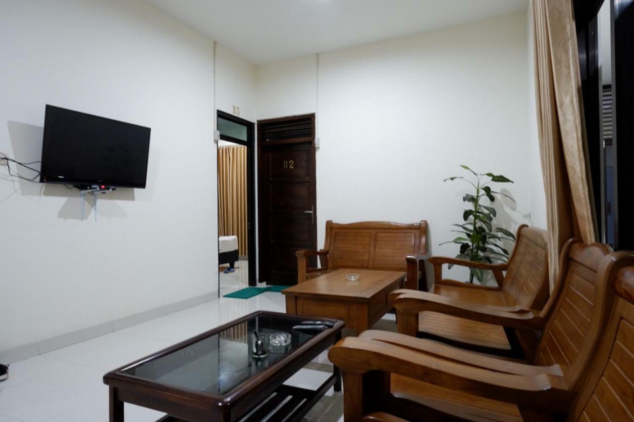 Reddoorz Near Living Plaza Purwokerto Hotel Exterior photo