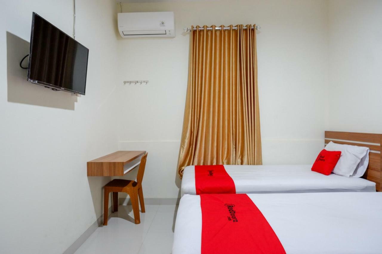 Reddoorz Near Living Plaza Purwokerto Hotel Exterior photo