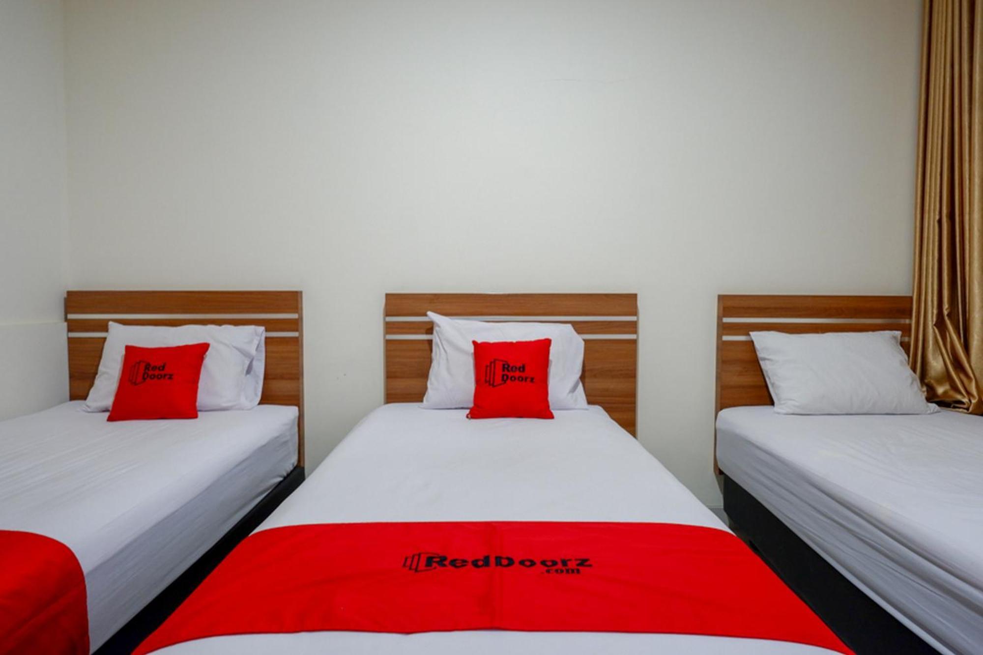 Reddoorz Near Living Plaza Purwokerto Hotel Exterior photo